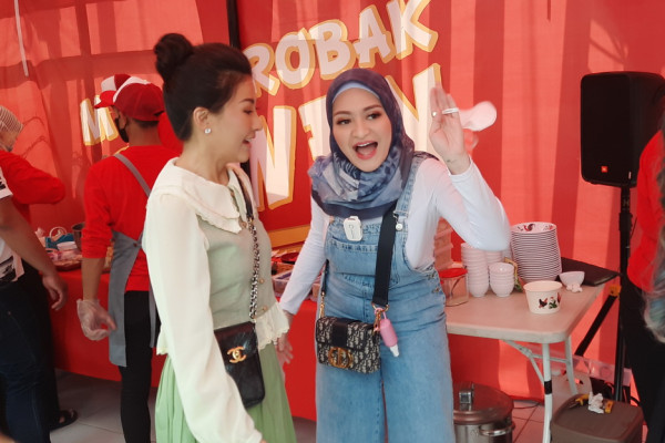 Begini Penampilan Perdana Nathalie Holscher di Ruang Publik setelah Gugat Cerai Sule