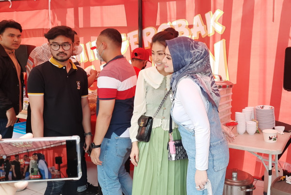 Begini Penampilan Perdana Nathalie Holscher di Ruang Publik setelah Gugat Cerai Sule