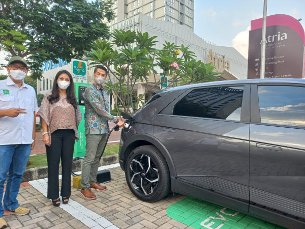 Paramount Land dan EVCuzz Bangun SPKLU Buat Warga Tangerang yang Punya Mobil Listrik