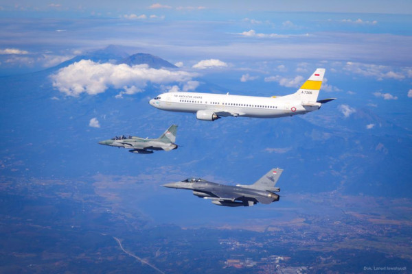 Nasionalis! Elang-Elang Muda TNI AU Kawal Kedatangannya di Langit Iswahjudi, Prabowo Teteskan Air Mata Bangga