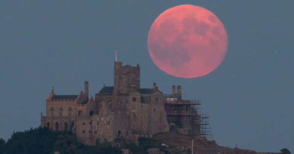 Supermoon 13 Juli 2022 Paling Dekat dengan Bumi, Waspadai Potensi Bahaya Ini