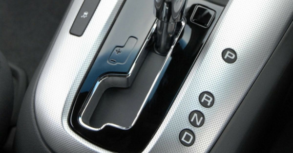Pahami 5 Cara Mengendarai Mobil Matic untuk Pemula yang Benar