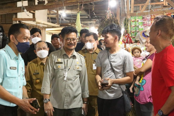 Pasca Idul Adha, Mentan SYL Sidak Stok dan Harga Pangan di Pasar Kota Makassar