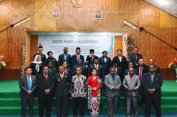 Ketua DPRD Asmat Lantik Anggota Pergantian Antarwaktu Periode 2019-2024