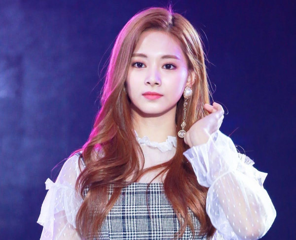 TWICE Perpanjang Kontrak, tapi Rumor Belum Terjawab