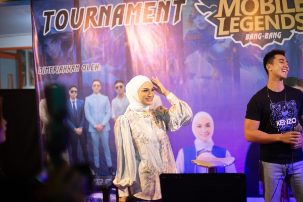 Futri, Sosok Wanita Cantik yang Dikampanyekan Mendag Zulhas di Lampung