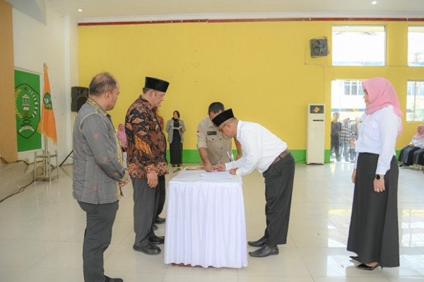 220 Guru di Kota Padang Sidampuan Menerima SK Pengangkatan