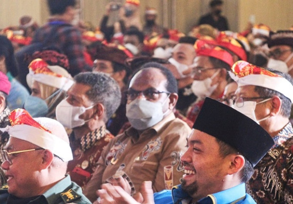 Harkopnas ke-75, Bupati Keerom Raih Penghargaan Penggerak Koperasi Terbaik