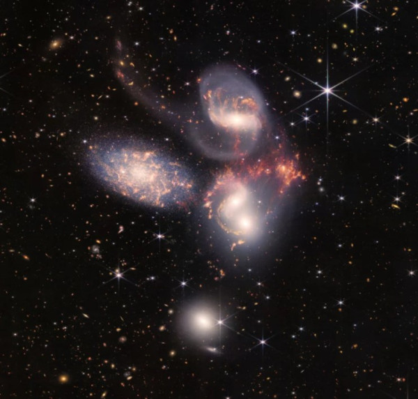 Komparasi Teleskop Angkasa Hubble vs James Webb, Hasilnya Beda Banget!