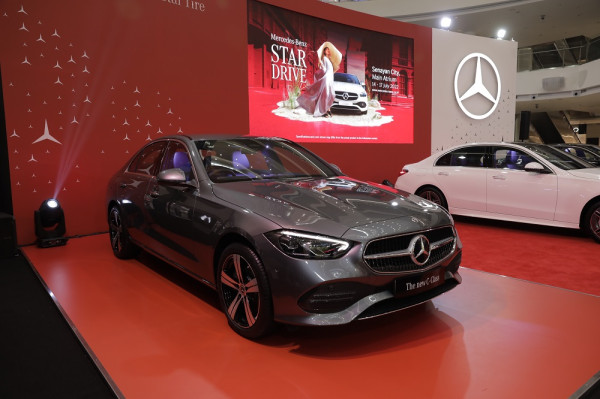 Mercedes-Benz C-Class 2022 Meluncur, Sekali Isi Bensin Rp1,4 Juta