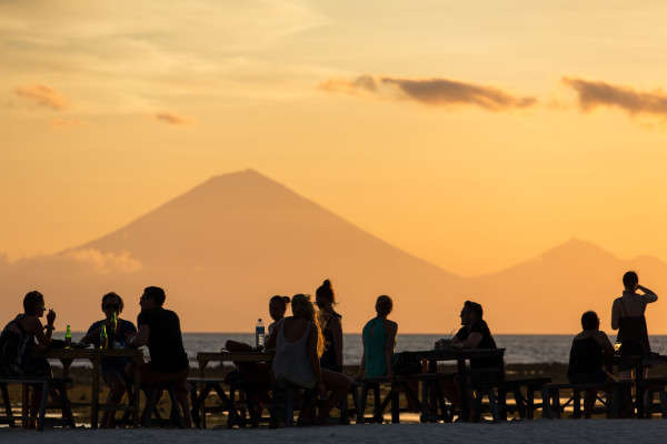 6 Tempat Wisata Populer di Indonesia, Ada Nepal Van Java
