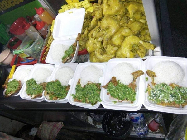 6 Tempat Kuliner Kaki Lima yang sedang Viral di TikTok