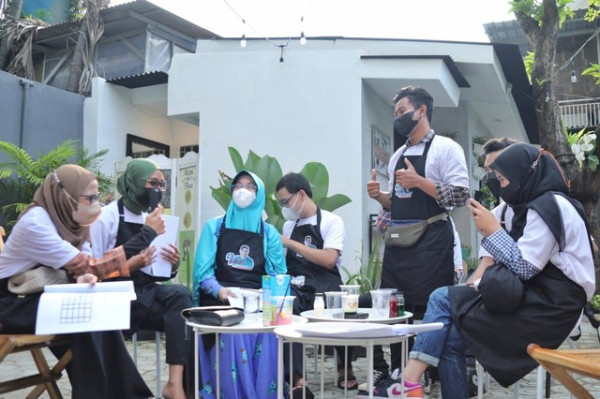 Gelar Pelatihan Minuman Kekinian, UKM Sahabat Sandi Bantu Milenial Wirausaha