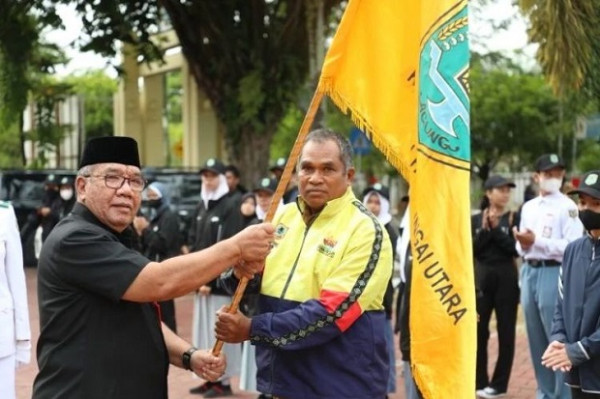 Lepas 80 Atlet Kontingen HSU, Plt Bupati Targetkan Masuk Peringkat 5 Besar