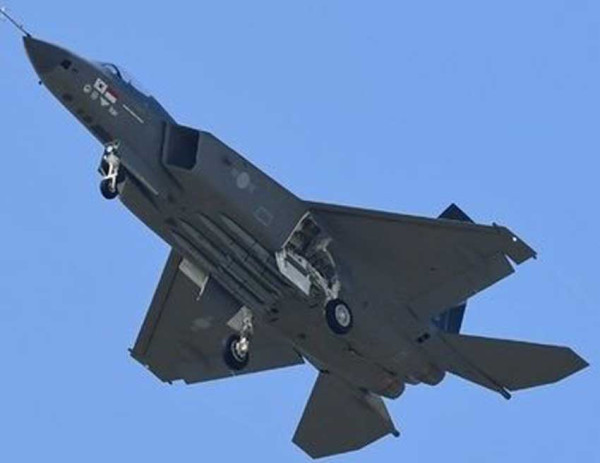 Pertama Kali Terbang Sudah Mengesankan, Pesawat Tempur KF-21 Korsel Dilengkapi 4 Rudal Meteor