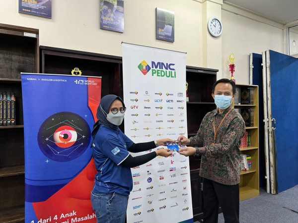MNC Peduli Bagikan Kacamata Gratis, Siswa SMART Ekselensia: Belajar Jadi Mudah