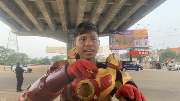 Terungkap! Ini Sosok ‘Iron Man’ yang Sigap Bantu Korban Kecelakaan Maut Truk BBM