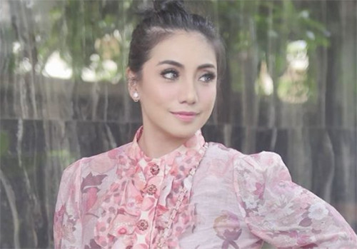 3 Artis Ini Hidup Nyaman di Luar Negeri Bersama Suami