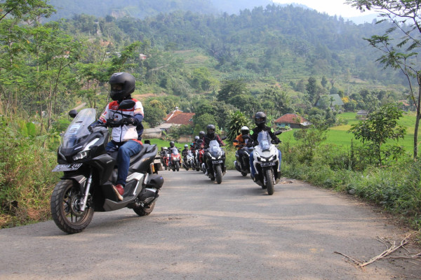 Rasakan Sensasi Tenaga dan Fitur New Honda ADV 160 di Puncak Bogor