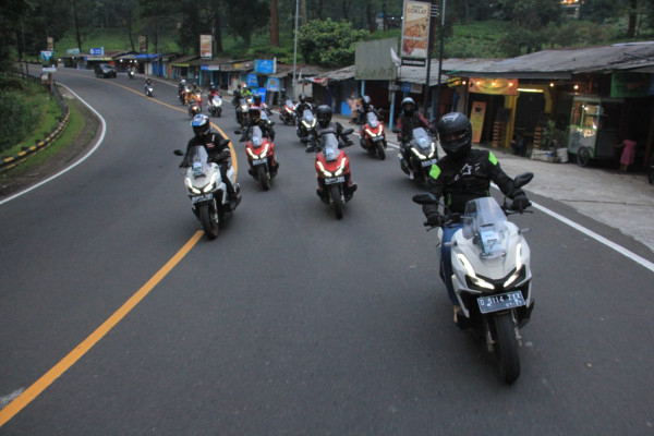 Rasakan Sensasi Tenaga dan Fitur New Honda ADV 160 di Puncak Bogor
