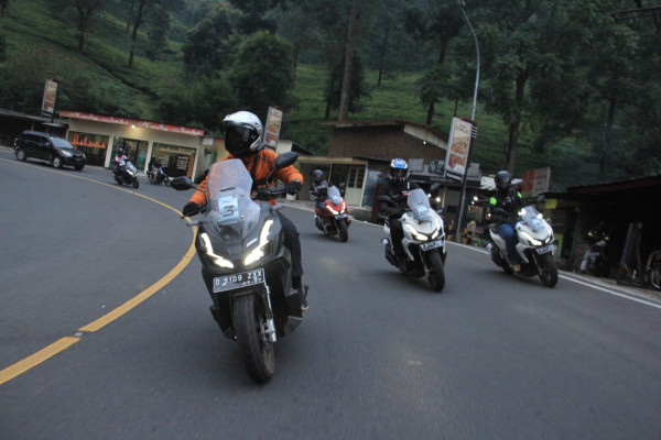 Rasakan Sensasi Tenaga dan Fitur New Honda ADV 160 di Puncak Bogor