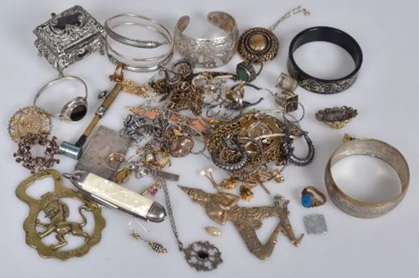 Harta Karun Viking Tercecer di Lelang Online, Cincin Emas Raja Cuma Dibungkus Kardus Pisang