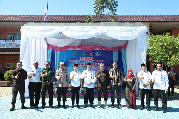 Cegah Tawuran dan Penyalahgunaan Narkoba, Kejaksaan Negeri HSU Adakan Program One Day One School