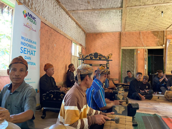MNC Peduli Salurkan Bantuan untuk Warga Desa Adat Kasepuhan Cibarani
