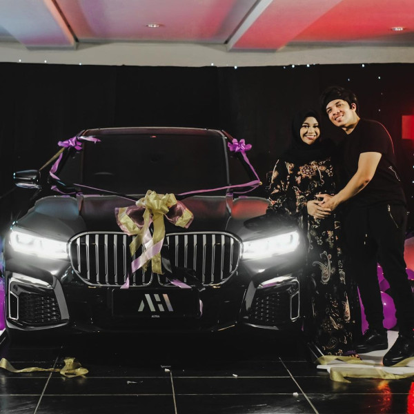 5 Artis Indonesia yang Pernah Dihadiahi Mobil Mewah dari Suami, Nomor 2 Seharga Rp20 Miliar