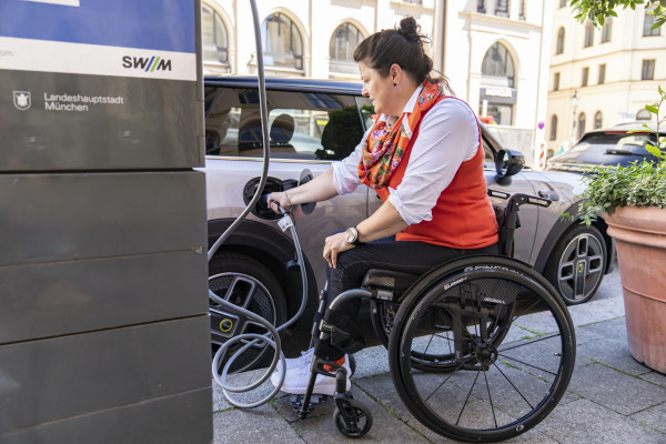 Keren, Mobil Listrik MINI Kini Bisa Dikendarai Disabilitas
