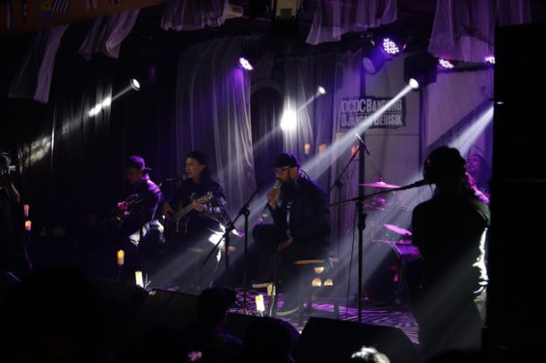 Djangan Berisik, Enam Band Cadas Sukses Gelar Konser Akustik di Bandung