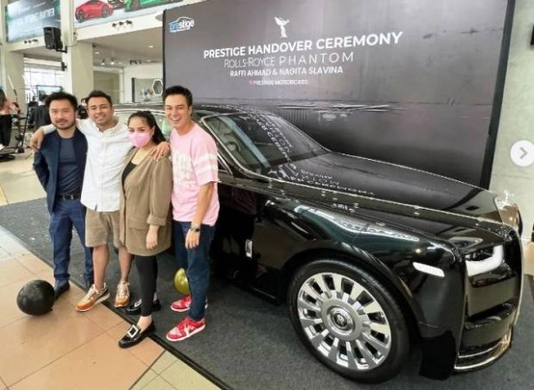5 Artis Indonesia yang Pernah Dihadiahi Mobil Mewah dari Suami, Nomor 2 Seharga Rp20 Miliar