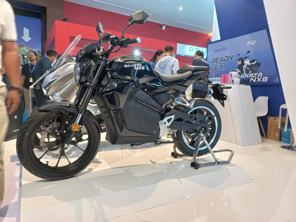Motor Listrik Rakitan Tangerang Tampil Keren di PEVS 2022, Diskon Rp2 Juta Bikin Menggoda