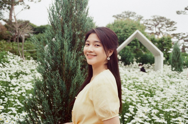 5 Potret Cantik Amelia Tantono, Youtuber Indonesia yang Jadi Guru NCT 127