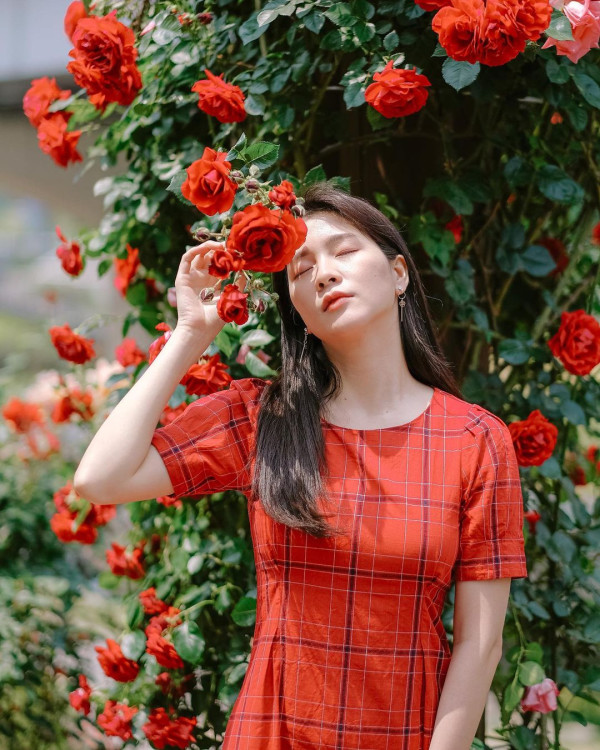 5 Potret Cantik Amelia Tantono, Youtuber Indonesia yang Jadi Guru NCT 127