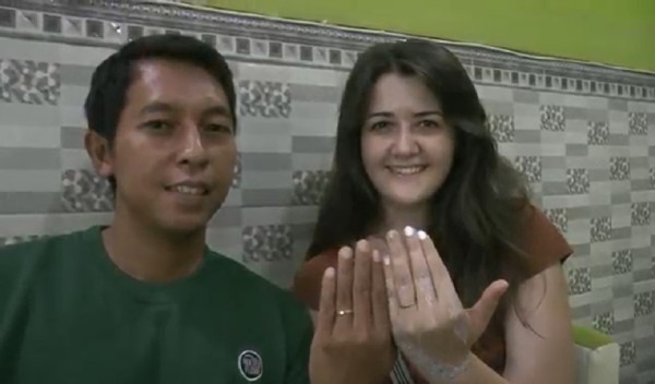 Heboh Bule Cantik Rusia Dipinang Pria Rembang Pekerja Pelelangan Ikan