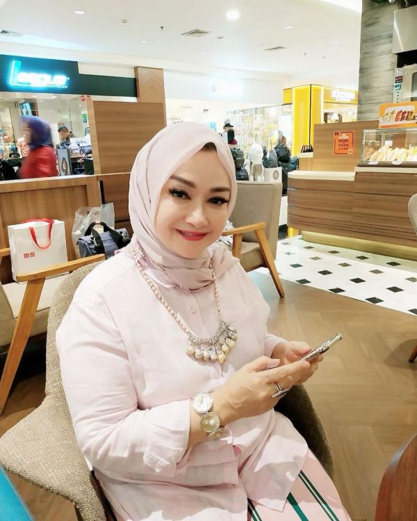 Profil Ricca Rachim yang Empat Kali Dipoligami Rhoma Irama