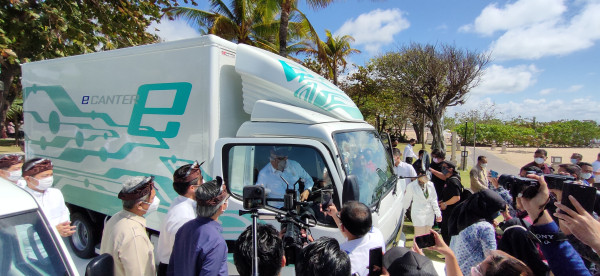 Pelajari Kebutuhan Pasar, Truk Listrik eCanter Mulai Uji Coba di Bali