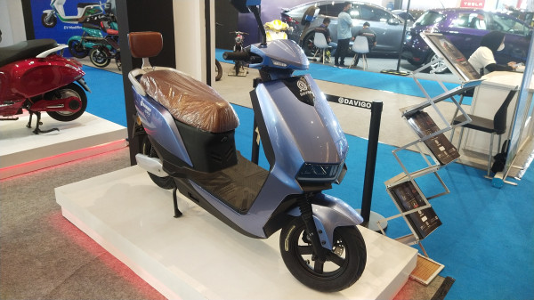 Daftar Motor Listrik Murah Meriah di PEVS 2022, Menggiurkan Nih!