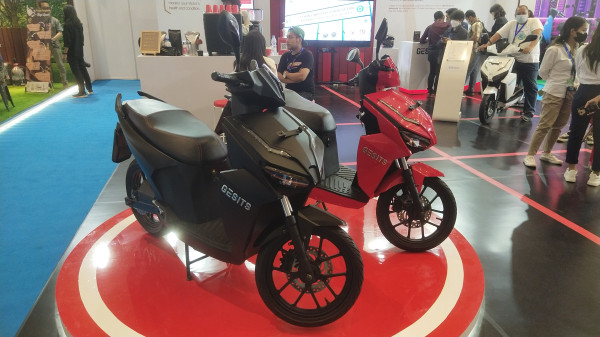 Daftar Motor Listrik Murah Meriah di PEVS 2022, Menggiurkan Nih!