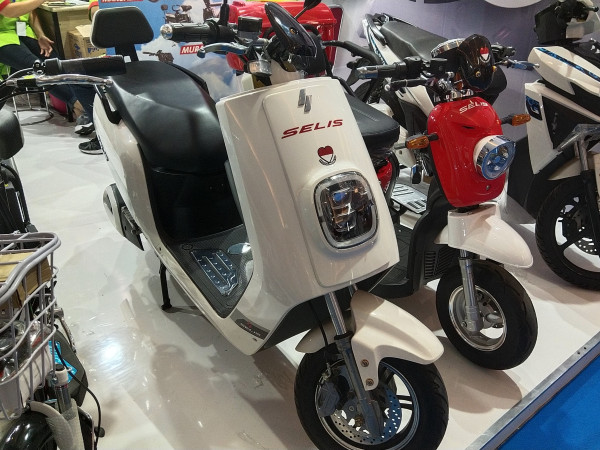 Daftar Motor Listrik Murah Meriah di PEVS 2022, Menggiurkan Nih!