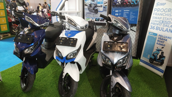 Daftar Motor Listrik Murah Meriah di PEVS 2022, Menggiurkan Nih!