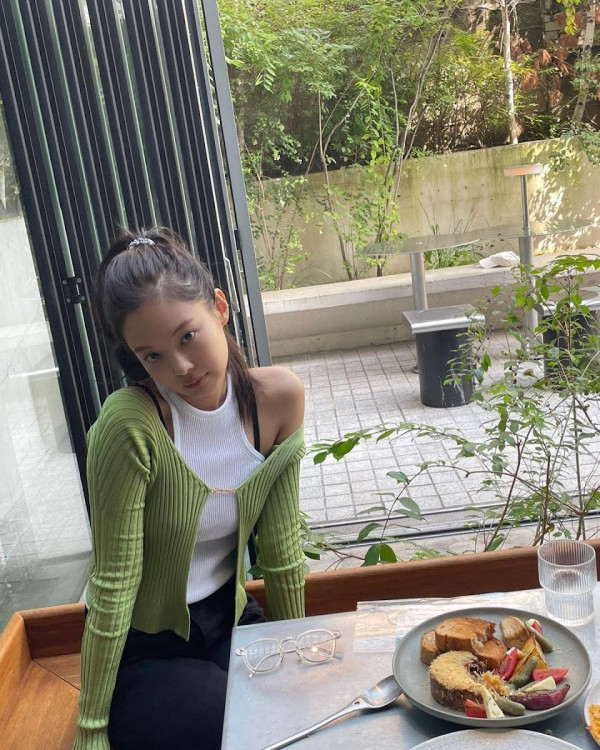 Adu Gaya Jennie BLACKPINK dan Wonyoung IVE, Siapa yang Lebih Keren?