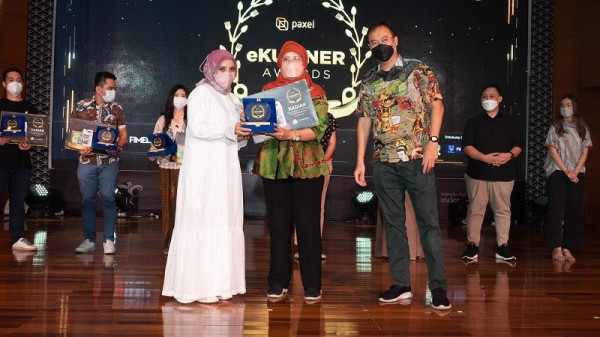 Menteri Sandiaga Uno dan Paxel Beri Penghargaan eKuliner Awards 2022, Bentuk Dukungan #PulihBersama