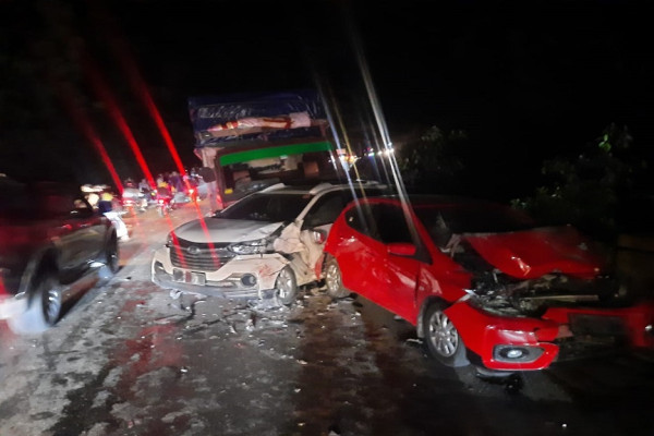 7 Kendaraan Terlibat Tabrakan Beruntun di Jalur Padang Panjang-Bukittinggi, 1 Tewas