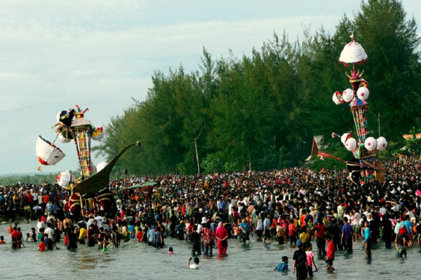 4 Tradisi 1 Muharram di Indonesia, Nomor 3 Ada Kirab Kebo Bule