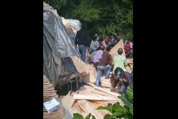 Kecelakaan Maut saat Suro, 3 Tewas Tertimpa Truk di Jember