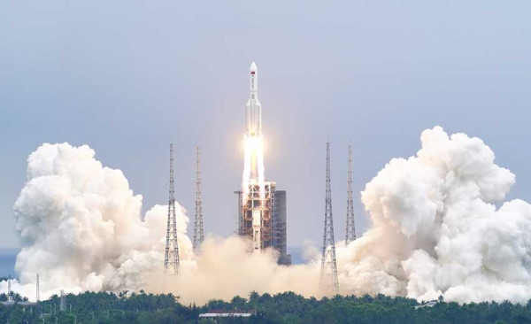 Puing-puing Roket Long March 5 China Seberat 25 Ton Jatuh ke Bumi, Tepat di Atas Samudra Hindia