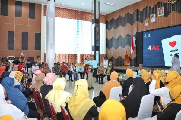 Sandiaga Bantu Warga Kubu Raya Tingkatkan Penghasilan Lewat Olahan Lidah Buaya