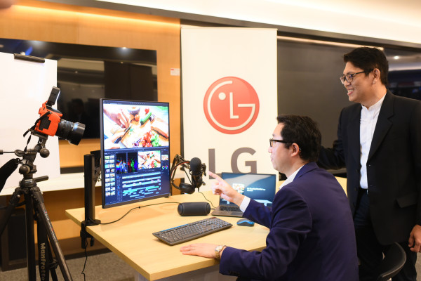LG Melebur 2 Layar Vertikal lewat LG DualUp Monitor, Harganya?